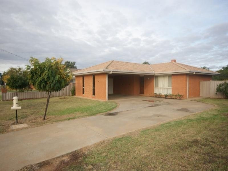 120 Crispe Street, Deniliquin NSW 2710