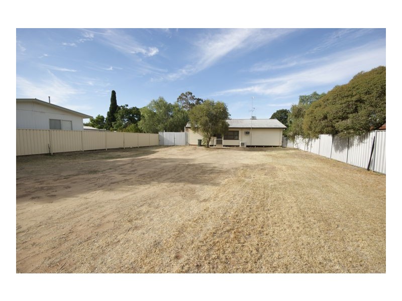 2 Watson Court, Deniliquin NSW 2710