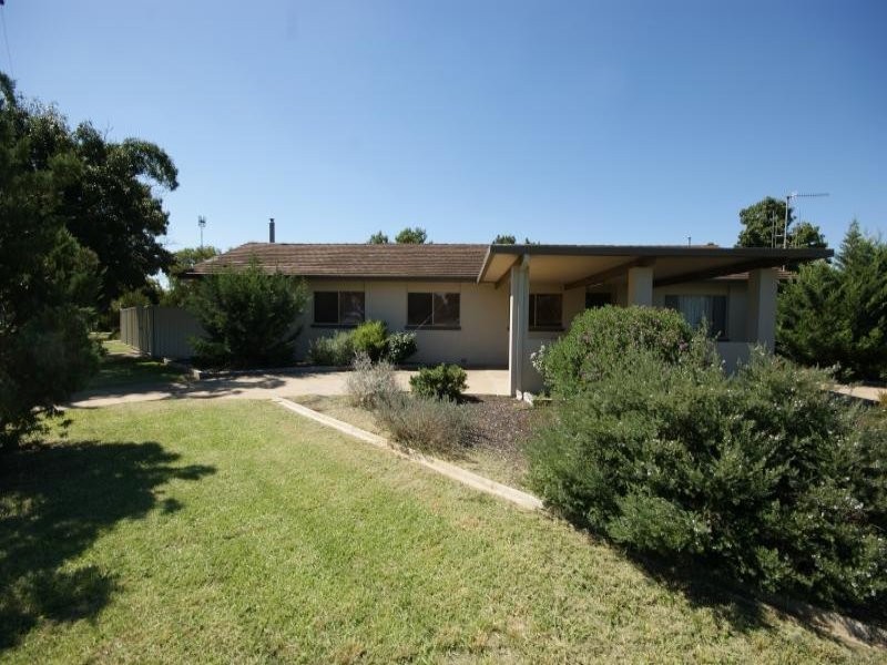 137 Dick Street, Deniliquin NSW 2710