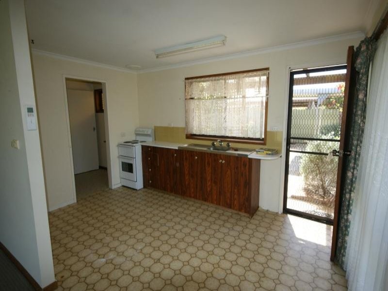 2/83 Macauley Street, Deniliquin NSW 2710