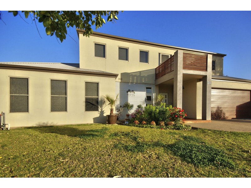 24 Butler Street, Deniliquin NSW 2710