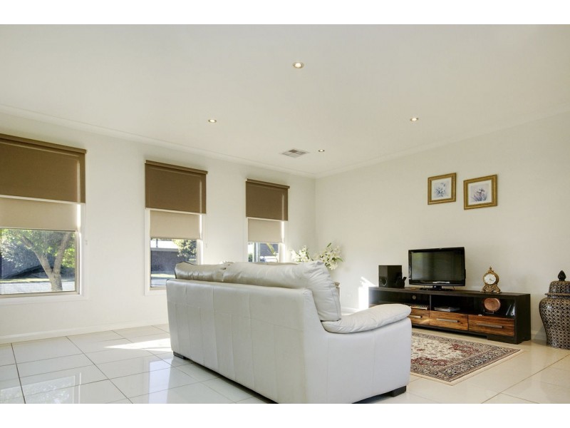 24 Butler Street, Deniliquin NSW 2710