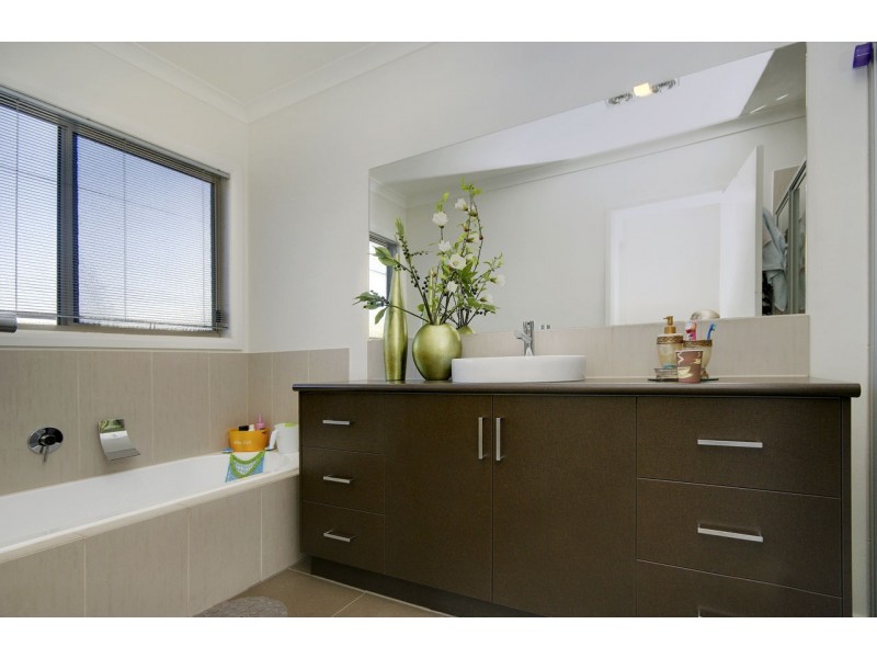 24 Butler Street, Deniliquin NSW 2710