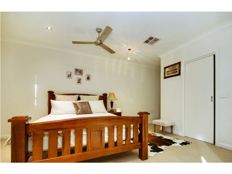 24 Butler Street, Deniliquin NSW 2710