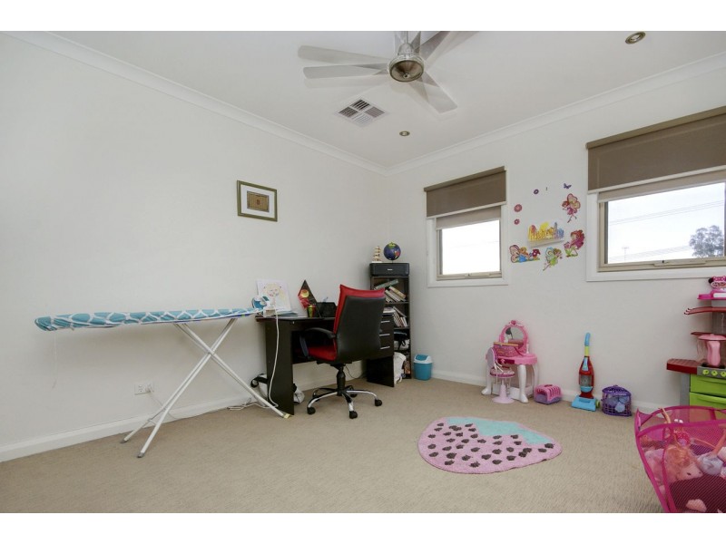 24 Butler Street, Deniliquin NSW 2710