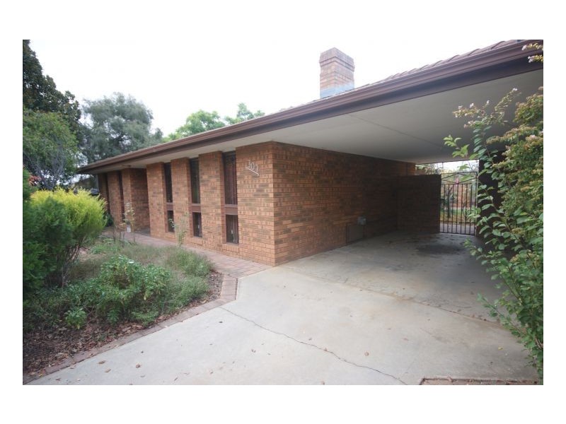 307 Victoria Street, Deniliquin NSW 2710