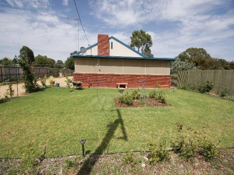 402 Fitzroy Street, Deniliquin NSW 2710