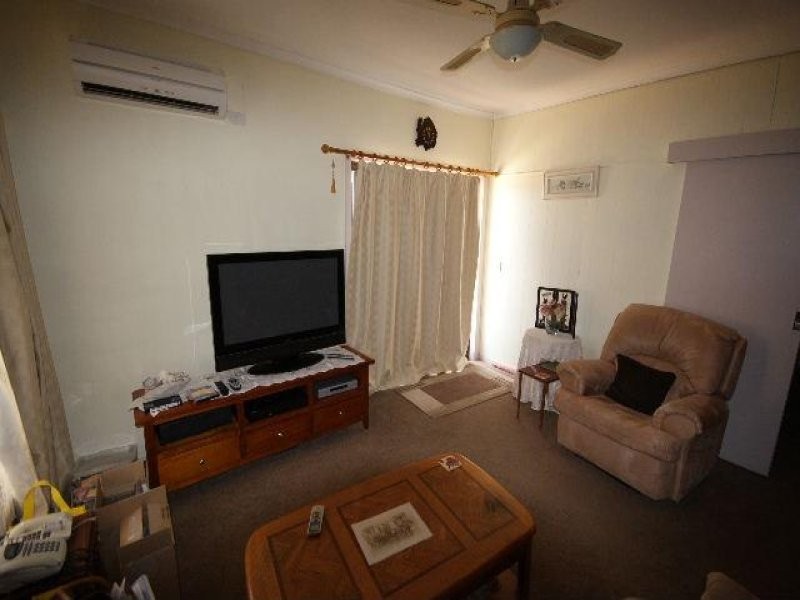 402 Fitzroy Street, Deniliquin NSW 2710