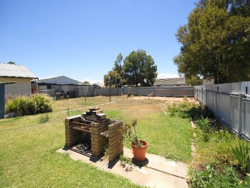 415 Wood Street, Deniliquin NSW 2710