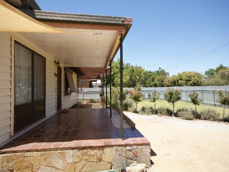 415 Wood Street, Deniliquin NSW 2710
