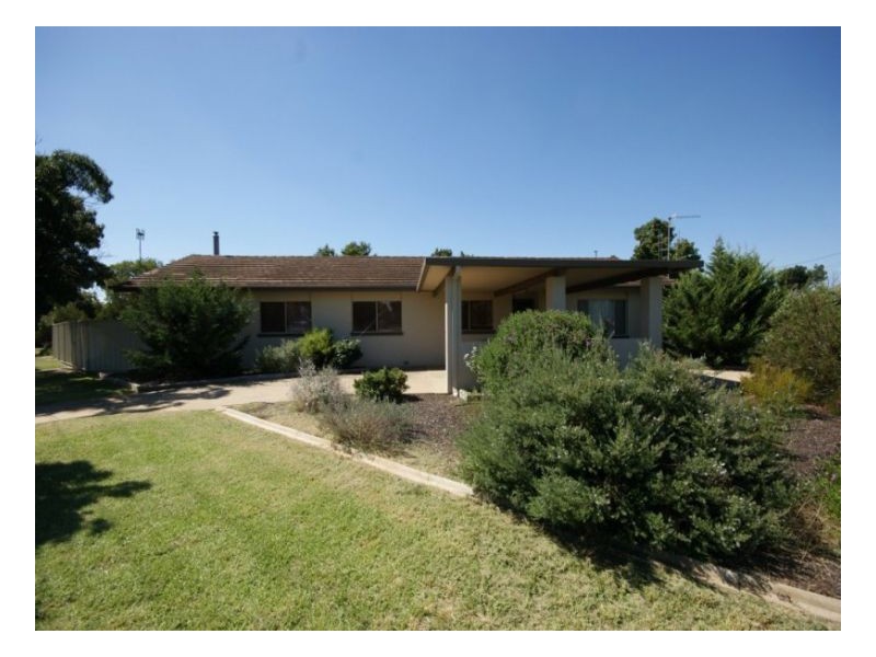 137 Dick Street, Deniliquin NSW 2710