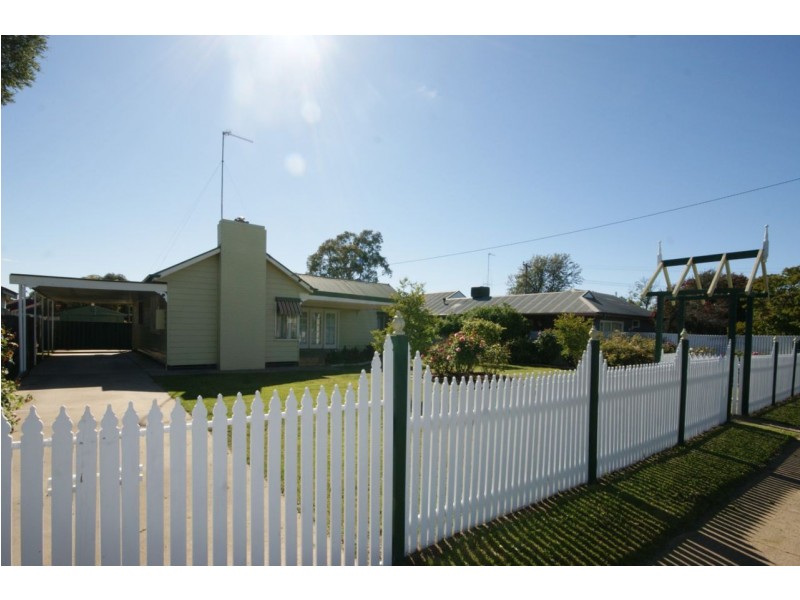 357 Sloane Street, Deniliquin NSW 2710