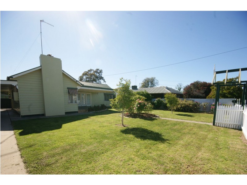 357 Sloane Street, Deniliquin NSW 2710