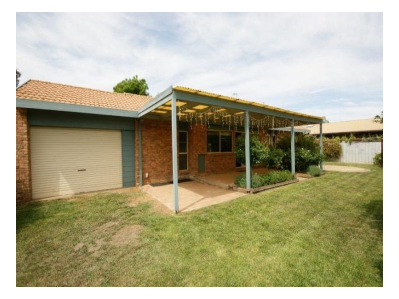 2 Lucas Court, Deniliquin NSW 2710