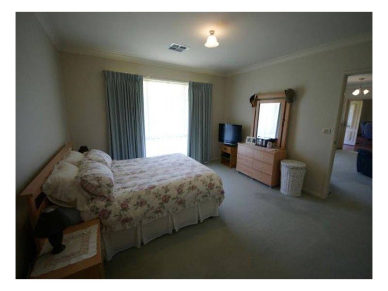 37 Pindara Lane, Deniliquin NSW 2710