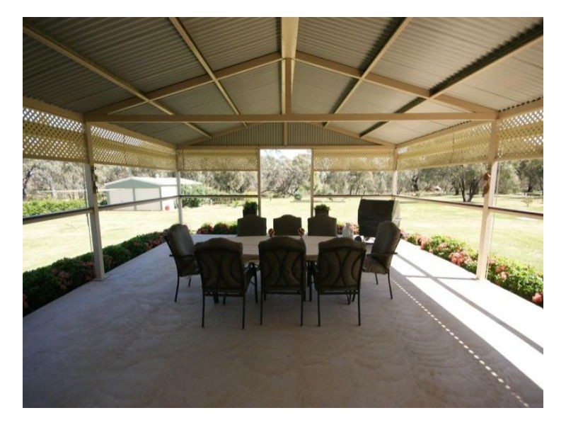 37 Pindara Lane, Deniliquin NSW 2710
