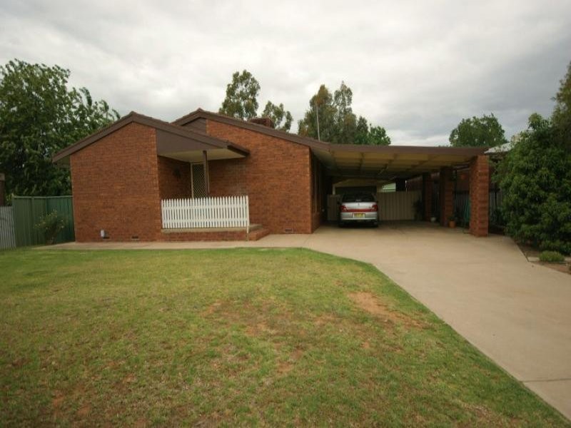 2 Taabinga Court, Deniliquin NSW 2710