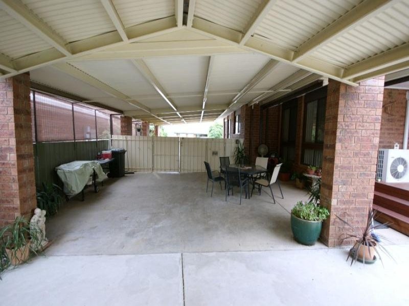2 Taabinga Court, Deniliquin NSW 2710