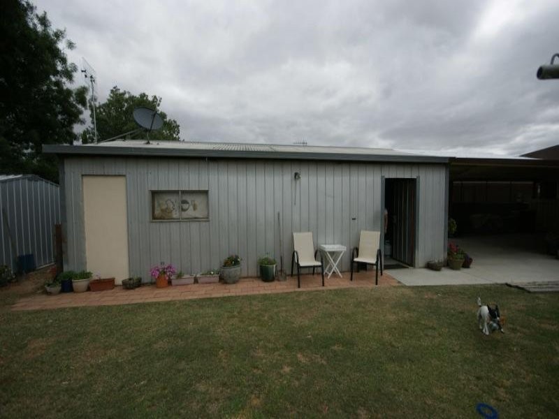 2 Taabinga Court, Deniliquin NSW 2710