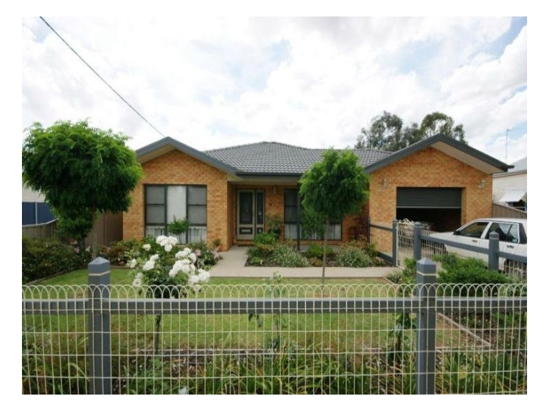 95 Edwardes Street, Deniliquin NSW 2710