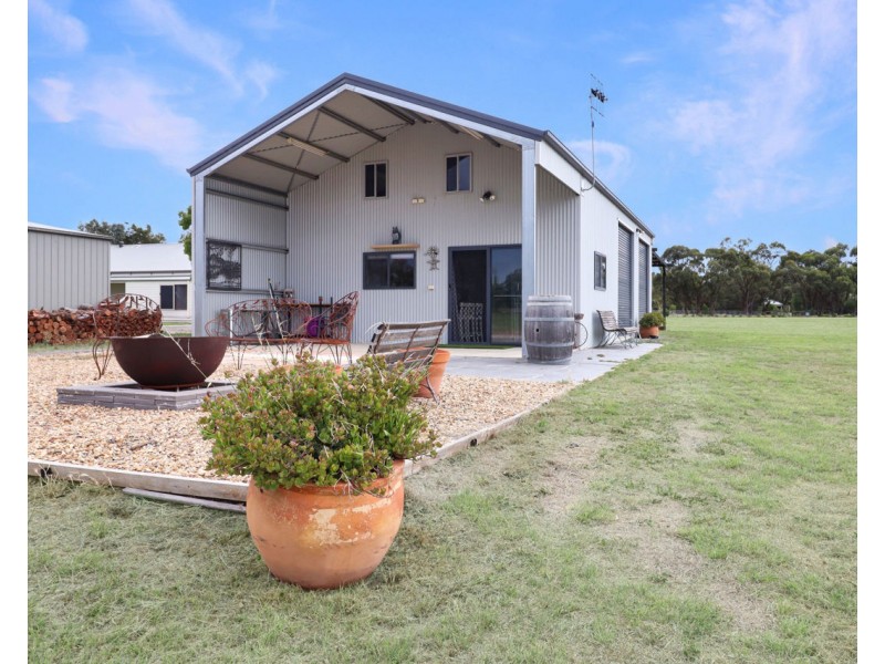 11 Lakeview Court, Deniliquin NSW 2710
