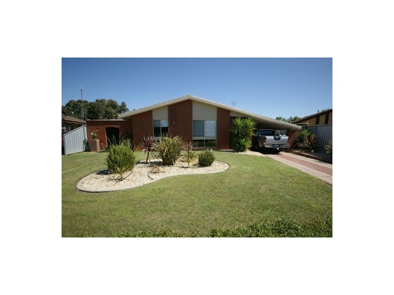 9 Johnston Crescent, Deniliquin NSW 2710