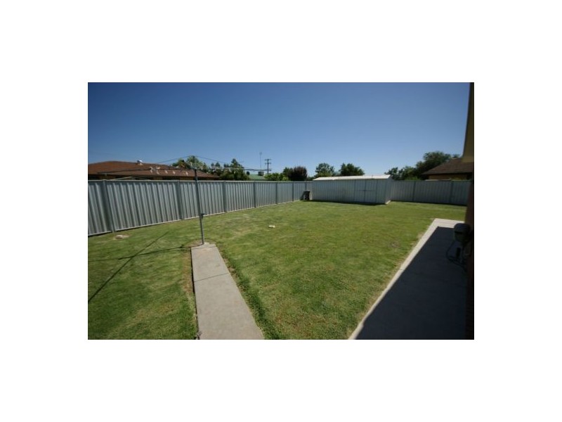9 Johnston Crescent, Deniliquin NSW 2710