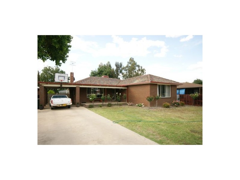 119 Burton Street, Deniliquin NSW 2710