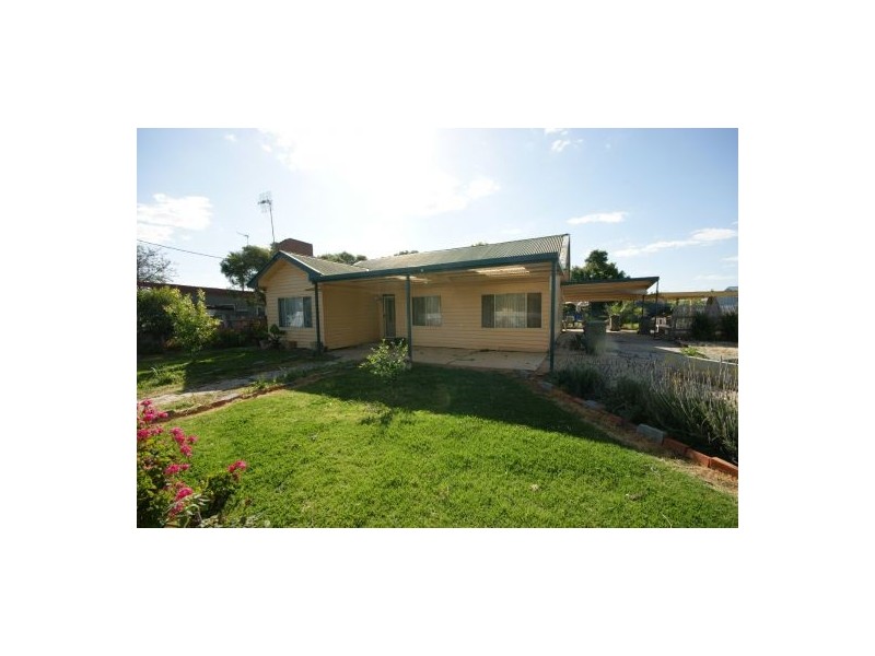 129 Wellington Street, Deniliquin NSW 2710