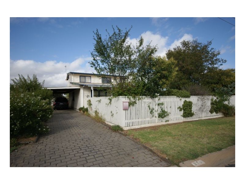 210 Burchfield Av, Deniliquin NSW 2710