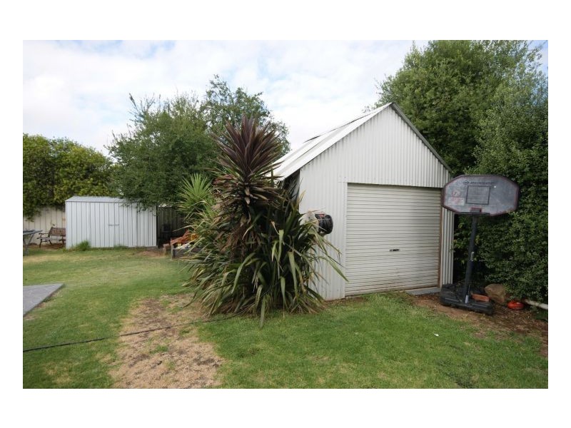 210 Burchfield Av, Deniliquin NSW 2710