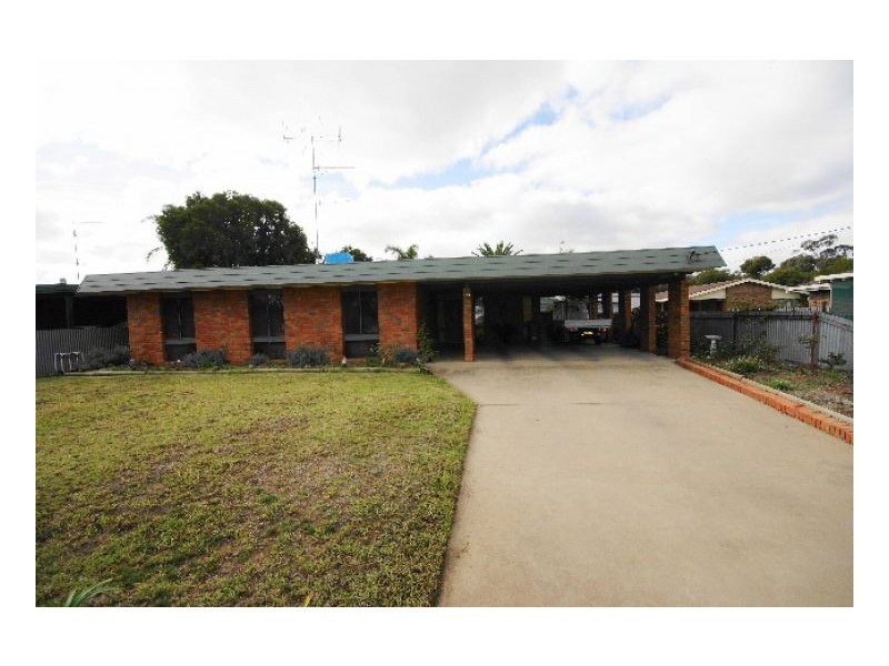 229 Burchfield Av, Deniliquin NSW 2710