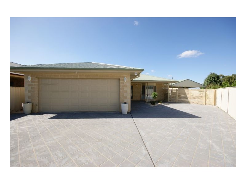 7 Thomas Crt, Deniliquin NSW 2710
