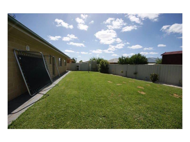 7 Thomas Crt, Deniliquin NSW 2710
