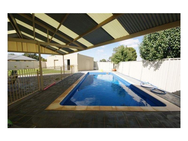 7 Thomas Crt, Deniliquin NSW 2710