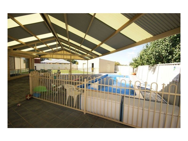 7 Thomas Crt, Deniliquin NSW 2710