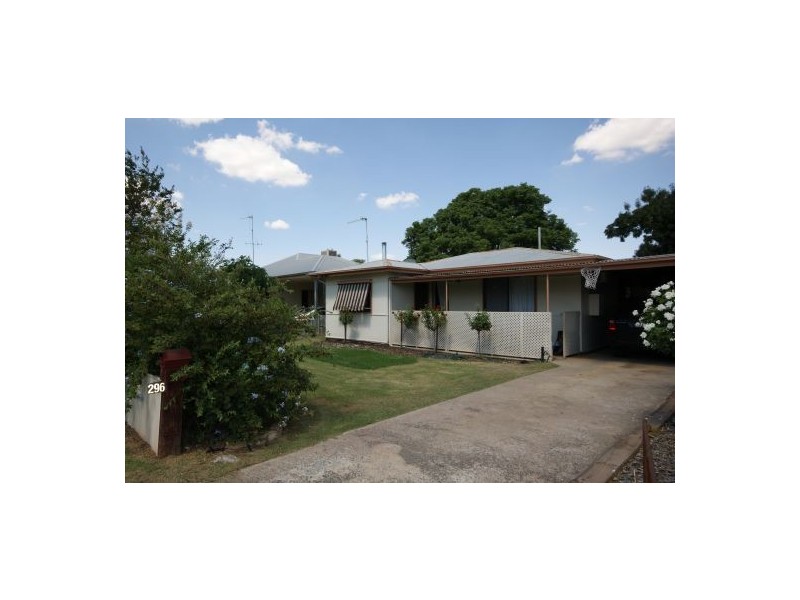 296 Sloane Street, Deniliquin NSW 2710