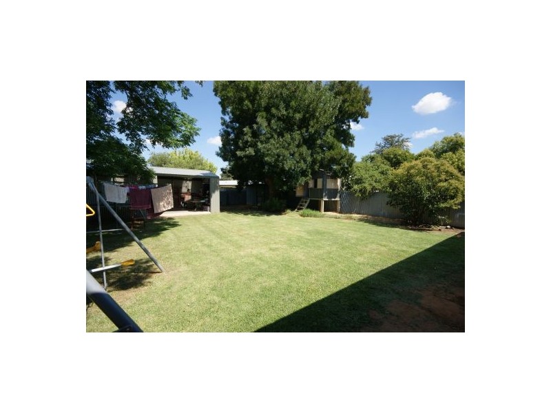 296 Sloane Street, Deniliquin NSW 2710