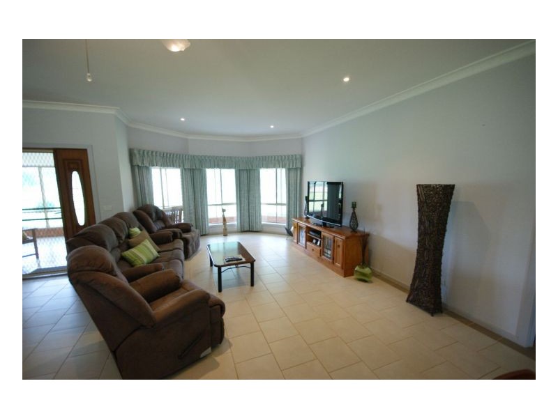 16 Francis Dr, Deniliquin NSW 2710