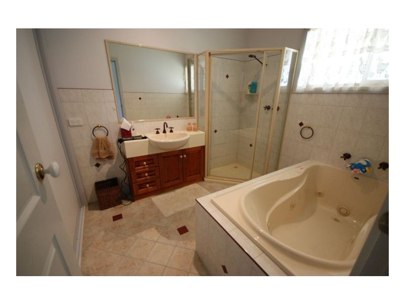 16 Francis Dr, Deniliquin NSW 2710