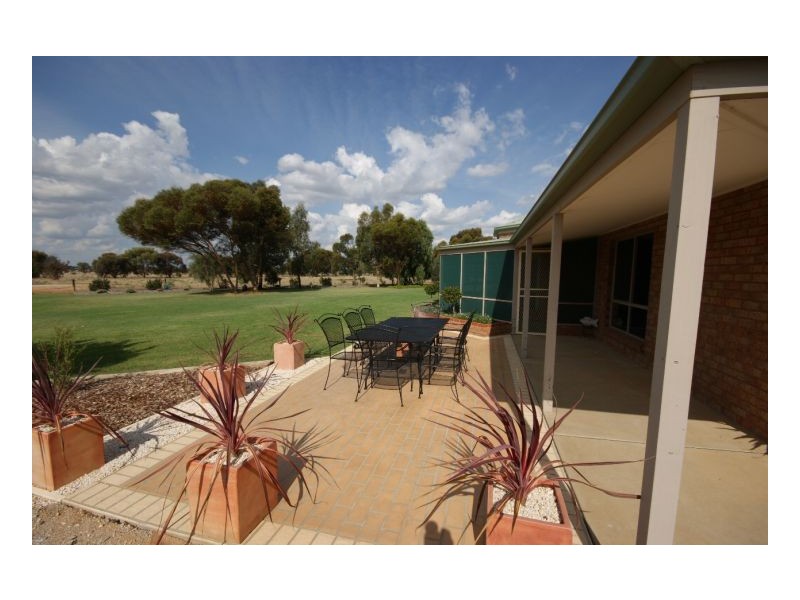 16 Francis Dr, Deniliquin NSW 2710