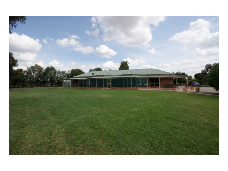 16 Francis Dr, Deniliquin NSW 2710