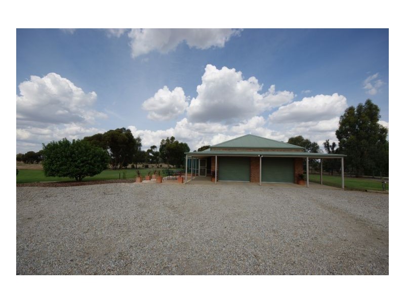 16 Francis Dr, Deniliquin NSW 2710