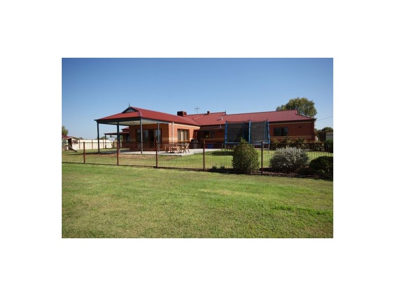 138 Henry St, Deniliquin NSW 2710