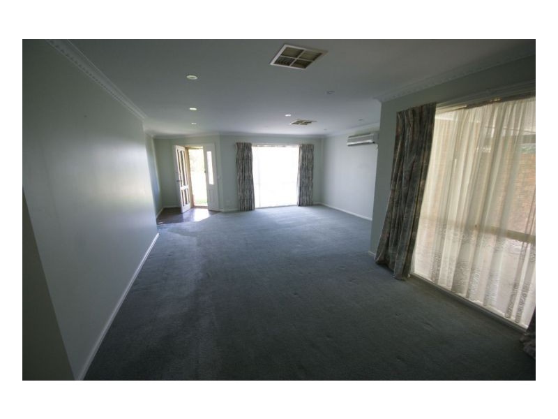 11 Norris Crt, Deniliquin NSW 2710