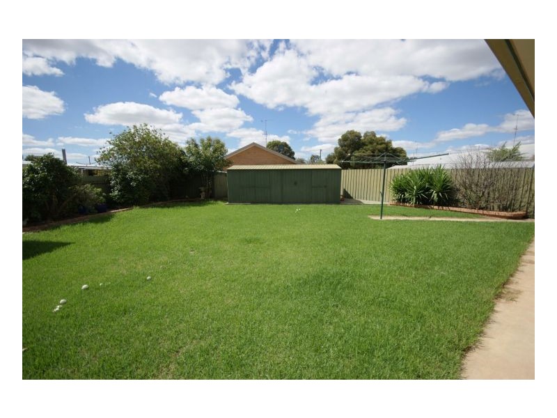 11 Norris Crt, Deniliquin NSW 2710