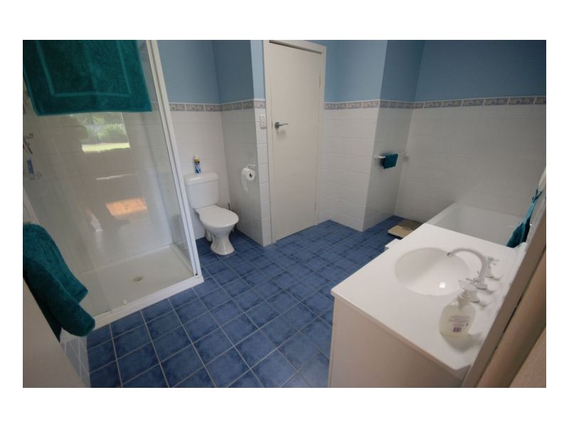 453 Wood St, Deniliquin NSW 2710