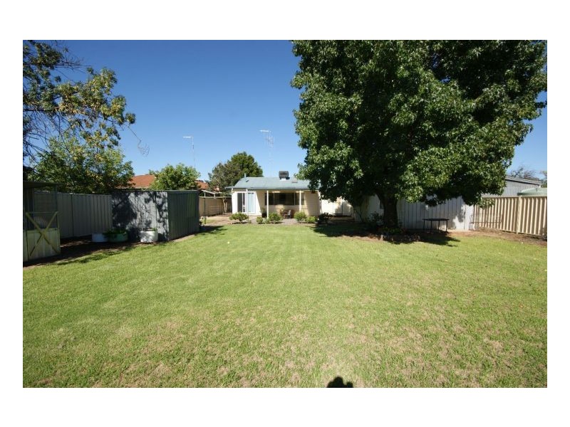 453 Wood St, Deniliquin NSW 2710