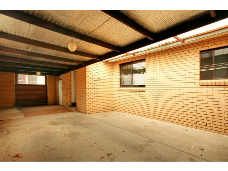 1/279 Victoria Street, Deniliquin NSW 2710