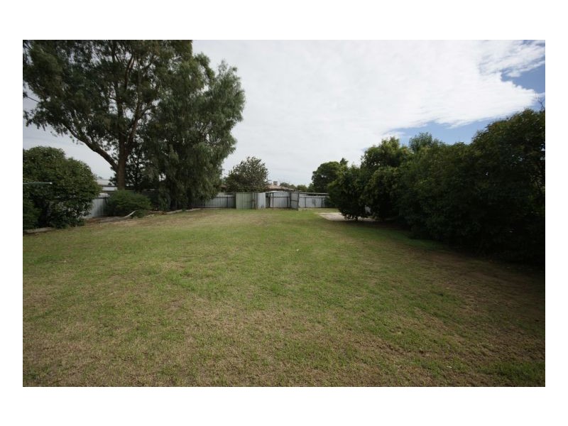 115 Burton St, Deniliquin NSW 2710